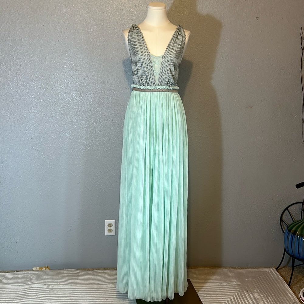 Free people V-neck mint green chiffon maxi dress size 4